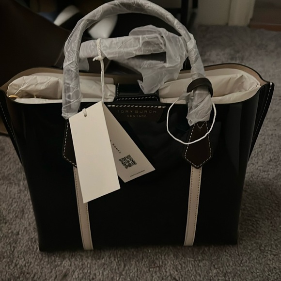 Tory Burch SMALL PERRY PATENT TRIPLE-COMPARTMENT TOTE - Picture 1 of 4